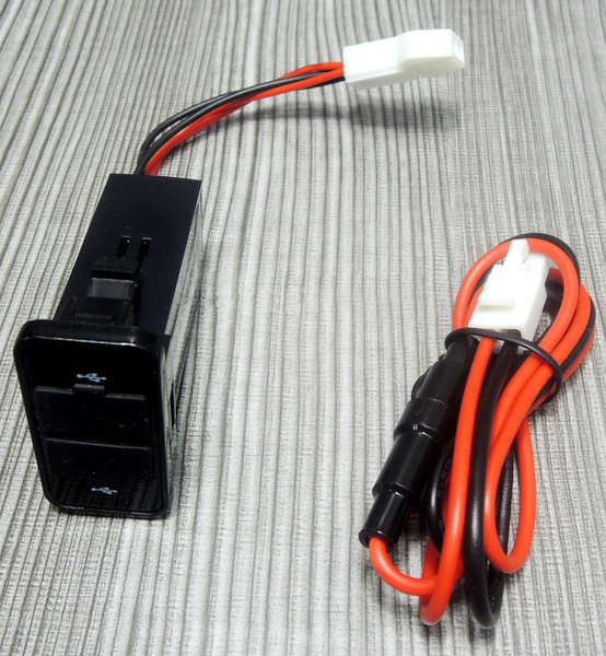 Розетка USB встраиваемая в авто 12V / 24V (DC 5V, 3.0А) 2USB врезной ...