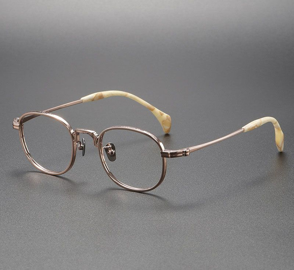 Та же модель Matsuda может быть оснащена оправой для очков от ...