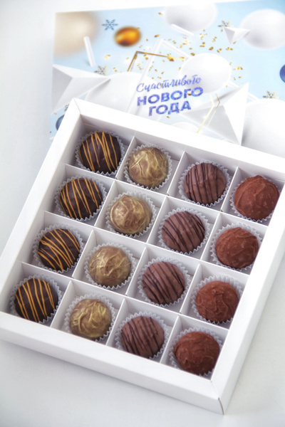 Конфеты шоколадные ручной работы Queen of chocolate "Трюфели ассорти ...