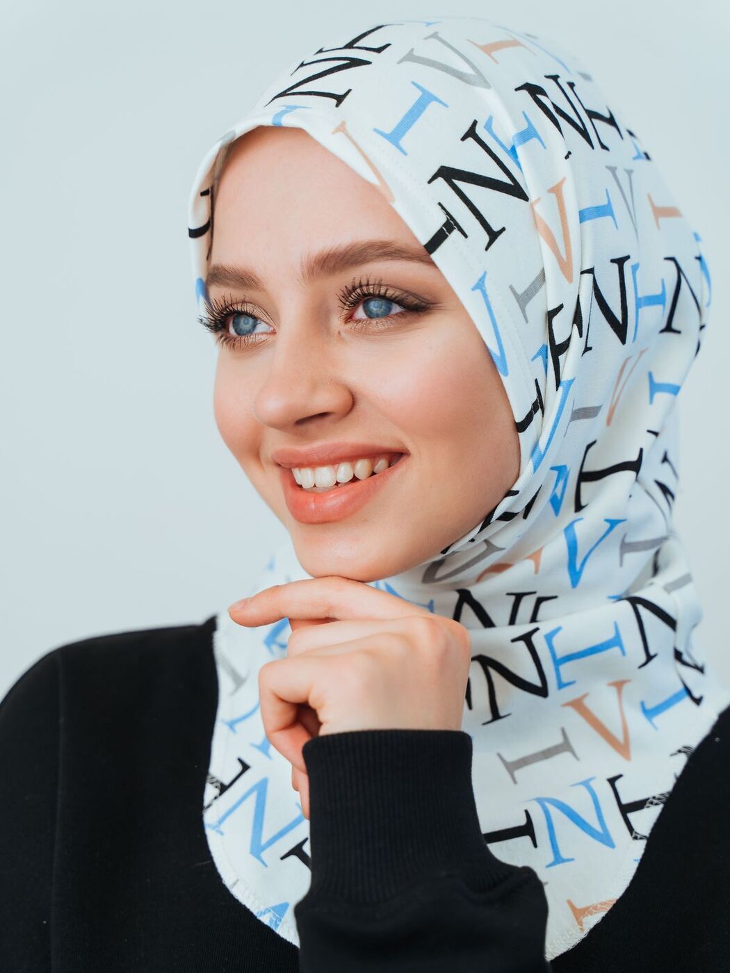 Красиво завязанный платок на голову мусульманке