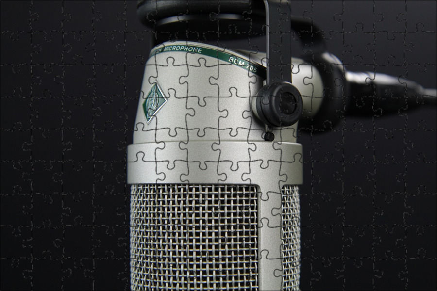 Микрофон передающий. Бродкаст микрофон. микрофон для трансляций. neumann радио. фотография микрофона издалека.