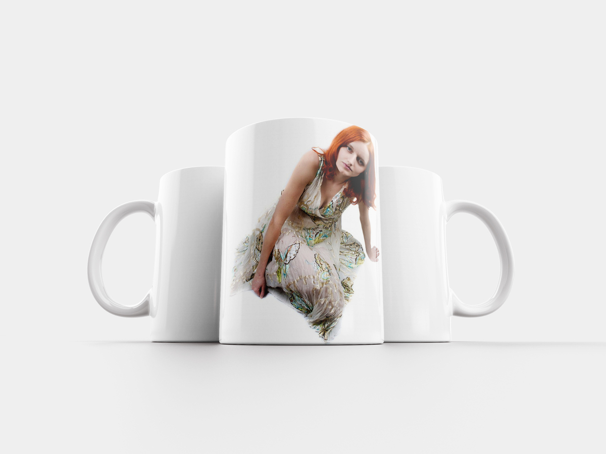 в кружке волос