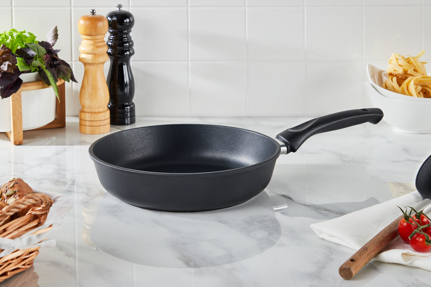 Сковорода дома. Сковорода дома. Сковорода xiaomi. Сковорода жаровня вок. Сковорода нержавеющая сталь zwilling.