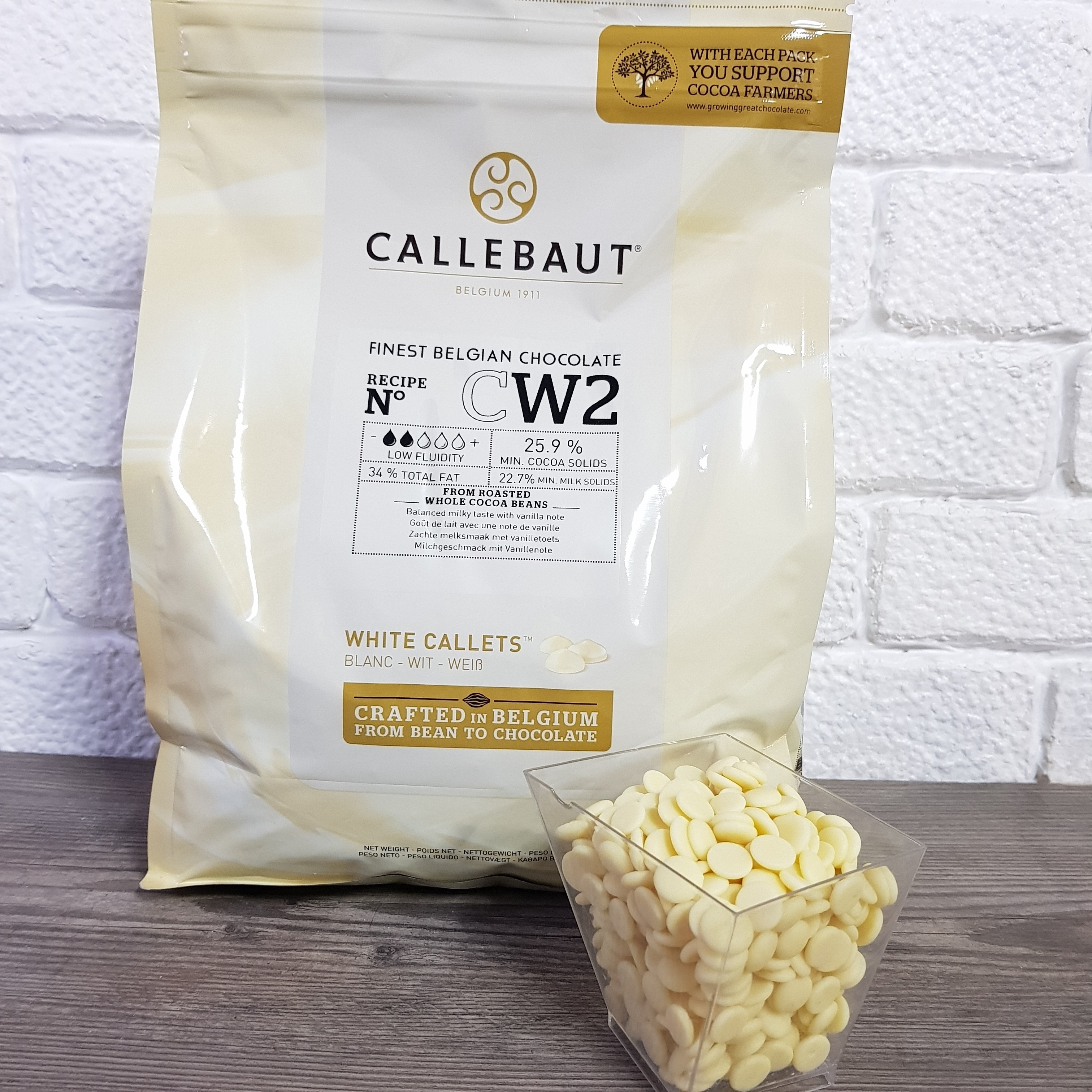 Барри белый. Шоколад белый Callebaut cw2. Barry Callebaut белый шоколад. Шоколад Callebaut белый 2.5 кг. Белый шоколад Barry Callebaut 200 гр.