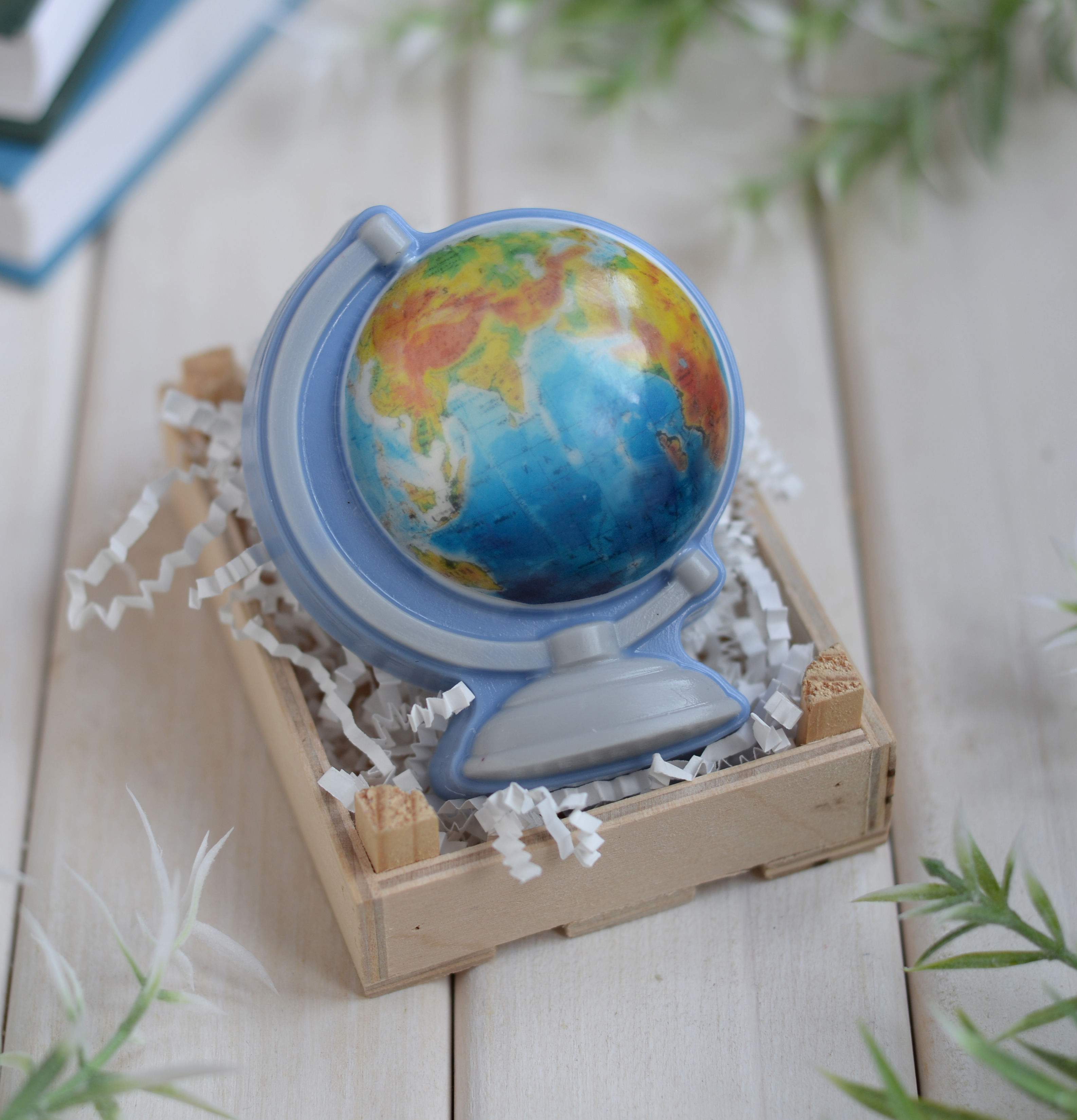 Глобус в подарок. Винтажный глобус. Антикварный глобус. Глобус на белом фоне. Глобус физический rotondo 320 мм.