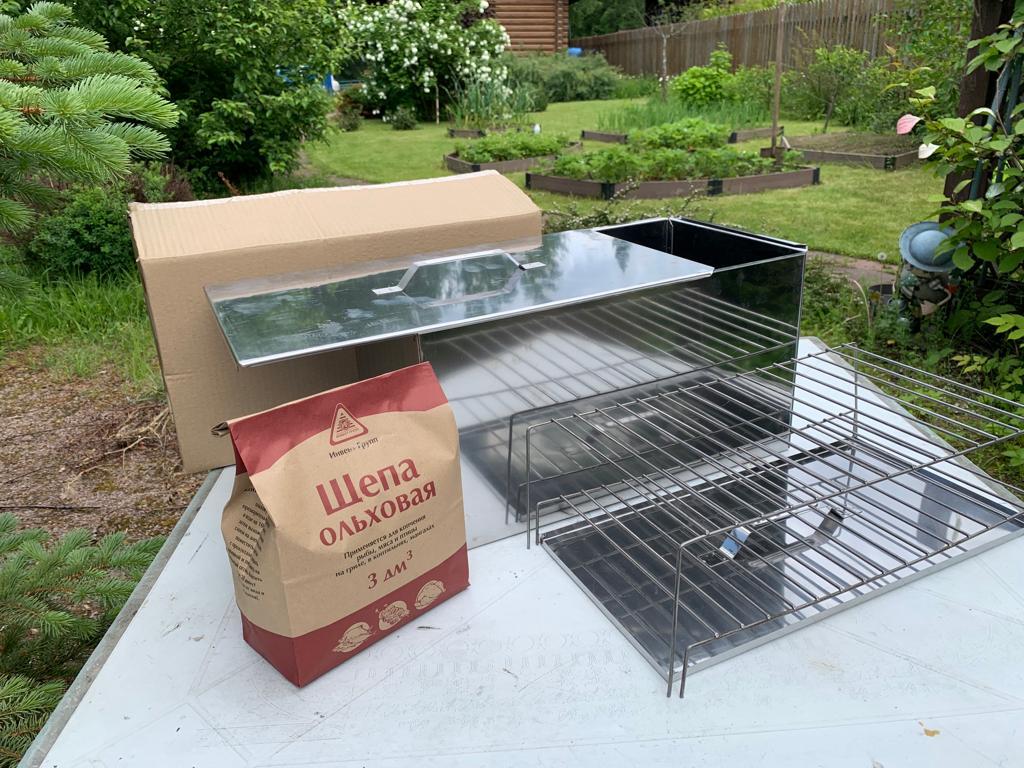 Коптилка горячего копчения двухъярусная. Коптильня одноярусная. Коптильня двухуровневая. Коптильня горячего копчения 500х270х175 кедр двухъярусная. Отзывы по коптильне со светофора.