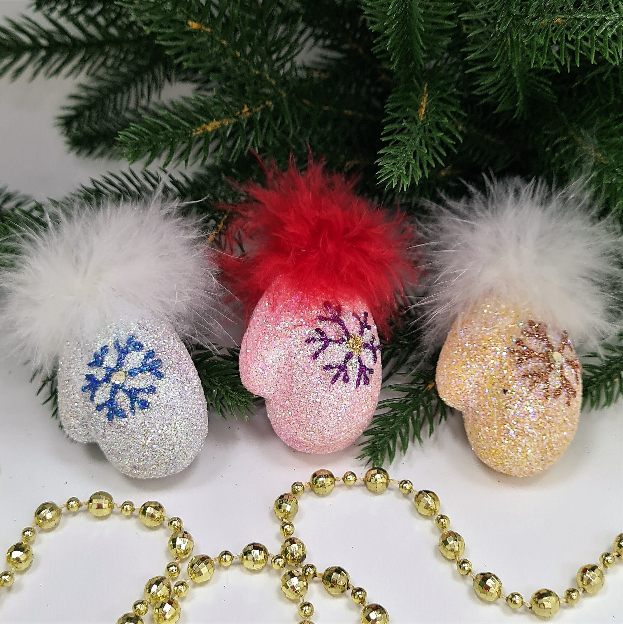 три варежки