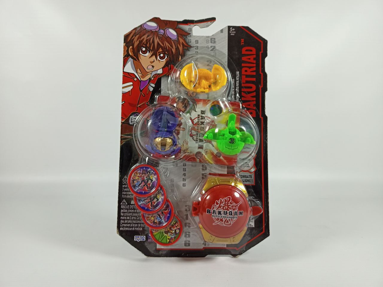 Игровой набор Bakugan их 3х бакуганов и пусковым устройством.