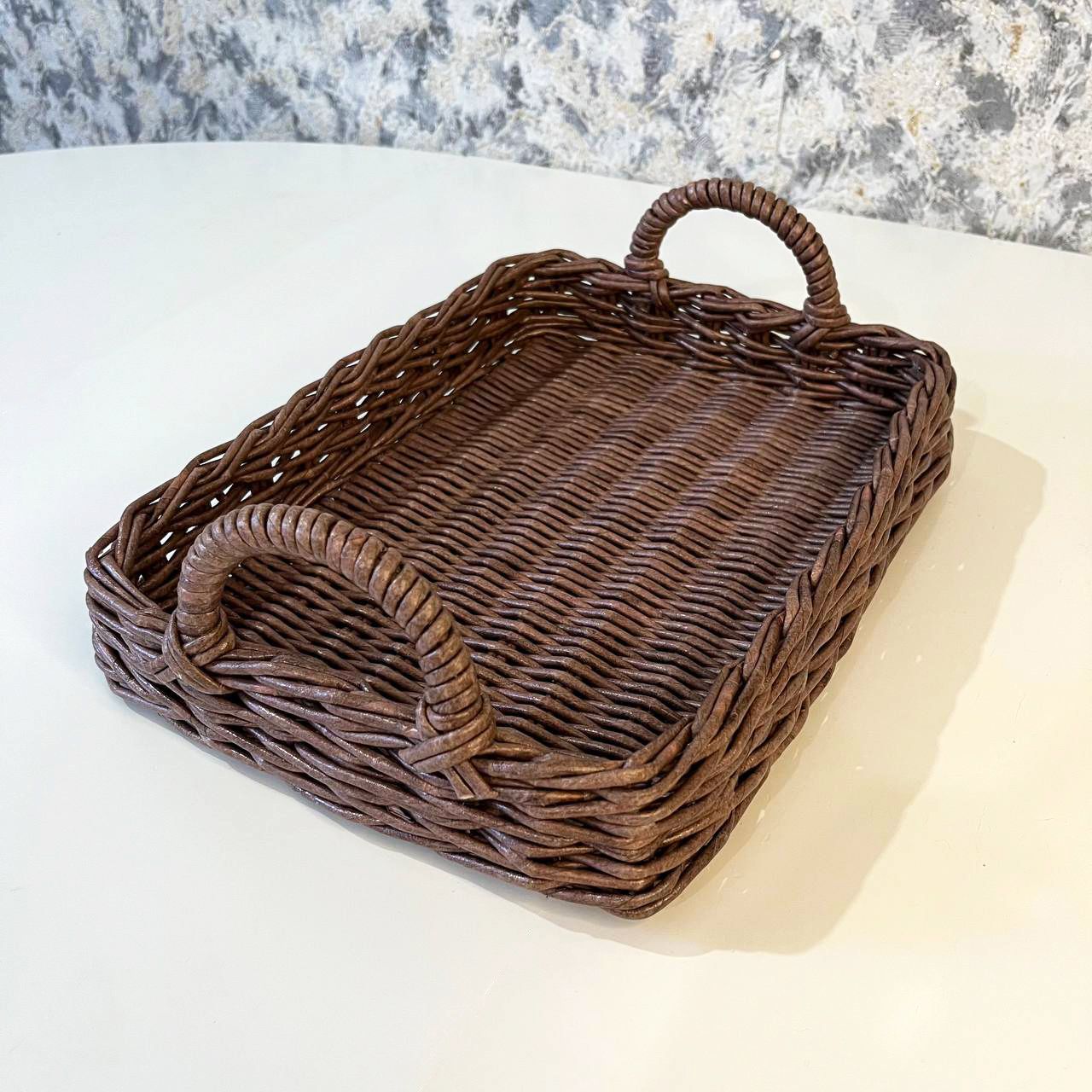 Плетеный поднос из бумажной лозы. Плетеный поднос. Подносы из бумажнойдозы. Поднос плетеный из лозы. Плетение подноса из бумажной лозы.