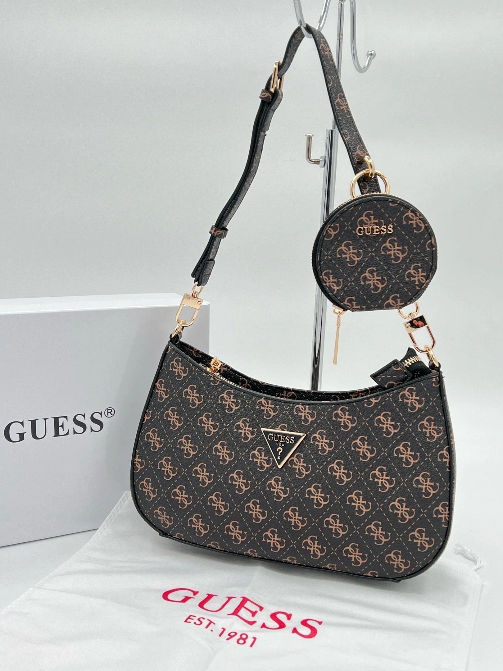 Гесс новосибирск. Guess Новосибирск. Guess Alexie. Guess Alexie Micro Mini.