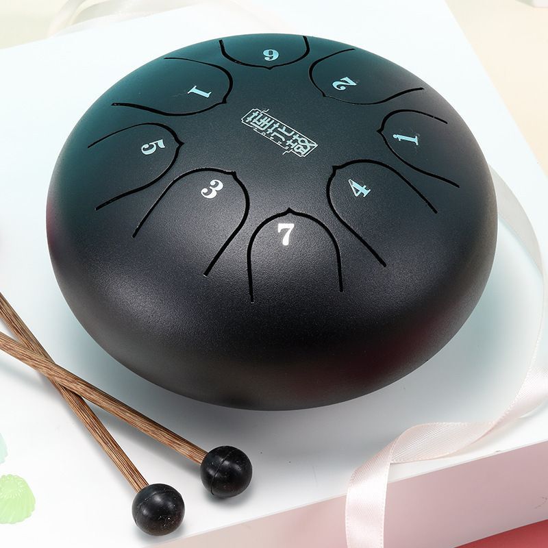 Перкуссионный инструмент металлический барабан. Бубен тамбурин инструмент. Бубен тамбурин музыкальный инструмент. Музыкальный инструмент ударный инструмент ударник барабан. Тамбурин барабан музыкальный инструмент.