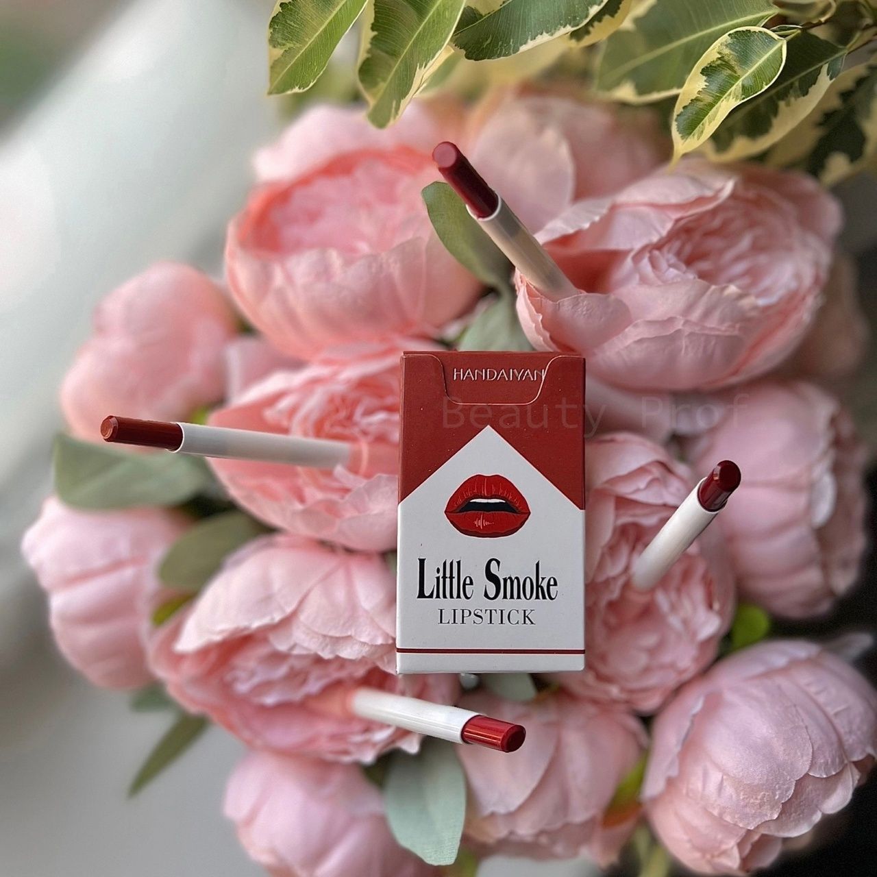 Cigarettes lipstick. Окурки в помаде. Набор креативной сигаретной помады. Сигарета в помаде. Набор креативной сигаретной помады.