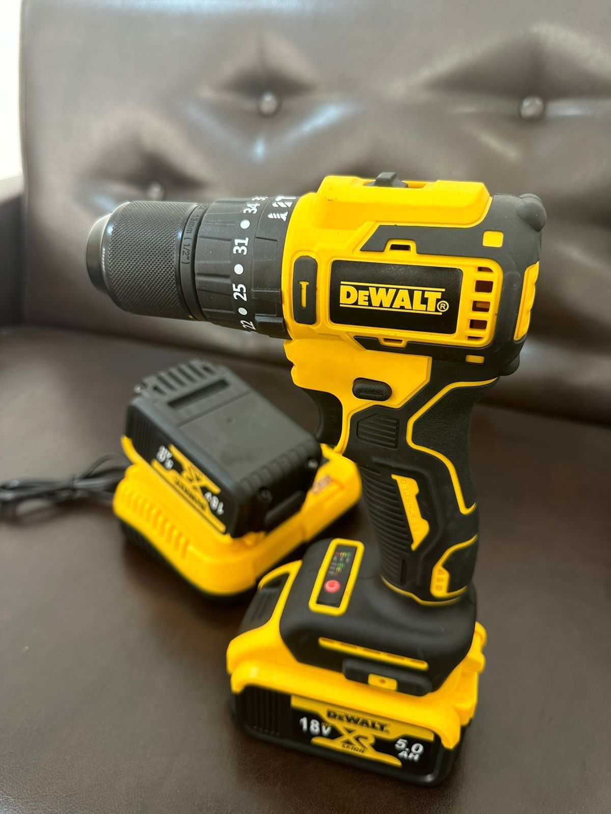 Шуруповерт дэ. DEWALT шуруповерт 18v. Шуруповёрт DEWALT 720. Мотор для шуруповерта DEWALT. DEWALT Москва.