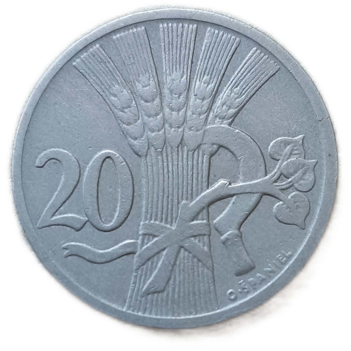 Монеты Чехословакии 20. Монета с оливковой ветвью старинная и профилем. Исида кллос серп.
