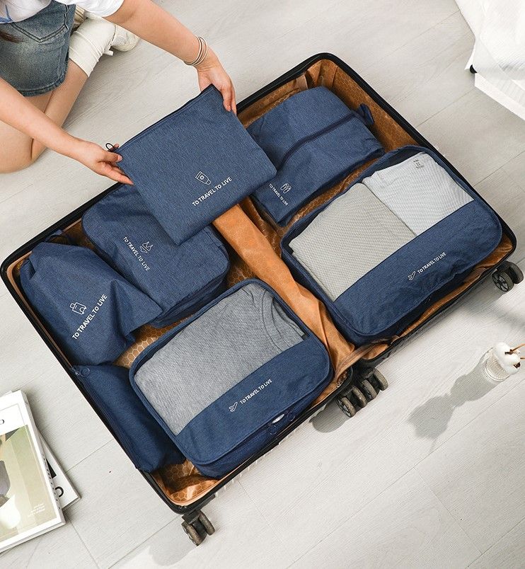 набор чемоданов коричневый. чемодан с вещами. старый дорожный чемодан. семеро в чемодане. чемодан для вещей.