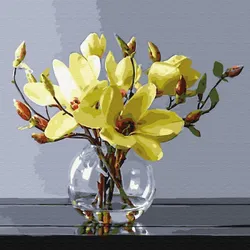 Используя кисти и краски, на холсте можно нарисовать букет желтых магнолий в стеклянной вазе. Рисование по  ...