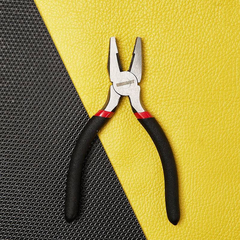 рукоятка плоскогубцы. плоскогубцы без ручек. плоскогубцы с тонкими губками. плоские пассатижи. обжимной инструмент для электриков.