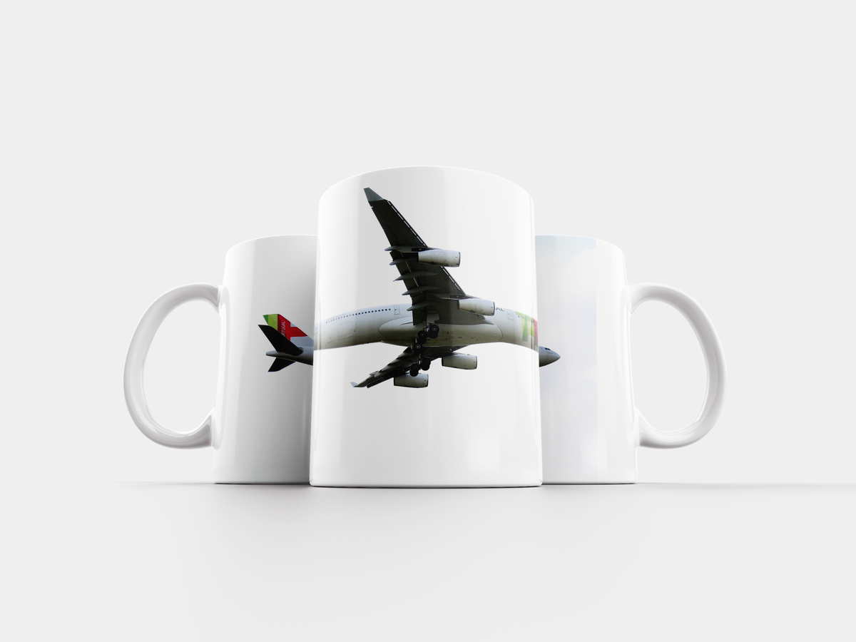 Современный воздушный бой. Flytap самолеты. Кнопка вызова стюардессы. Нажми самолет. Самолет иконка.