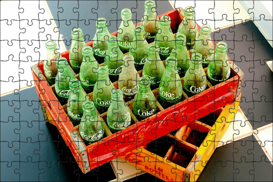 Бутылки стоят. Coca Cola Bottles коробка. Ящик лимонада. Ящик газировки. Лимонад Старая бутылка.