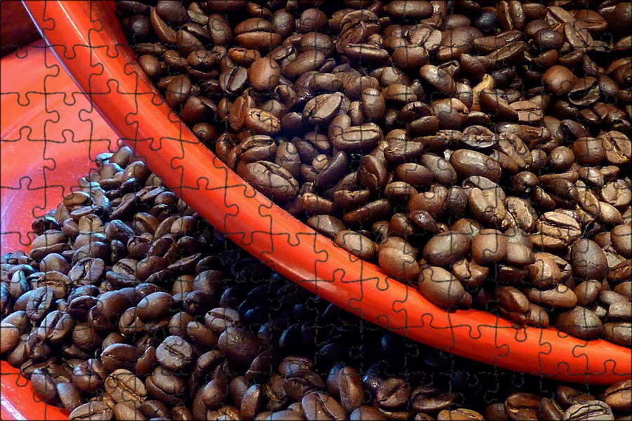 Зерна кофе в ладонях. Кофе фото. Чашка из кофейных зерен. Аромат кофе. Кофе.