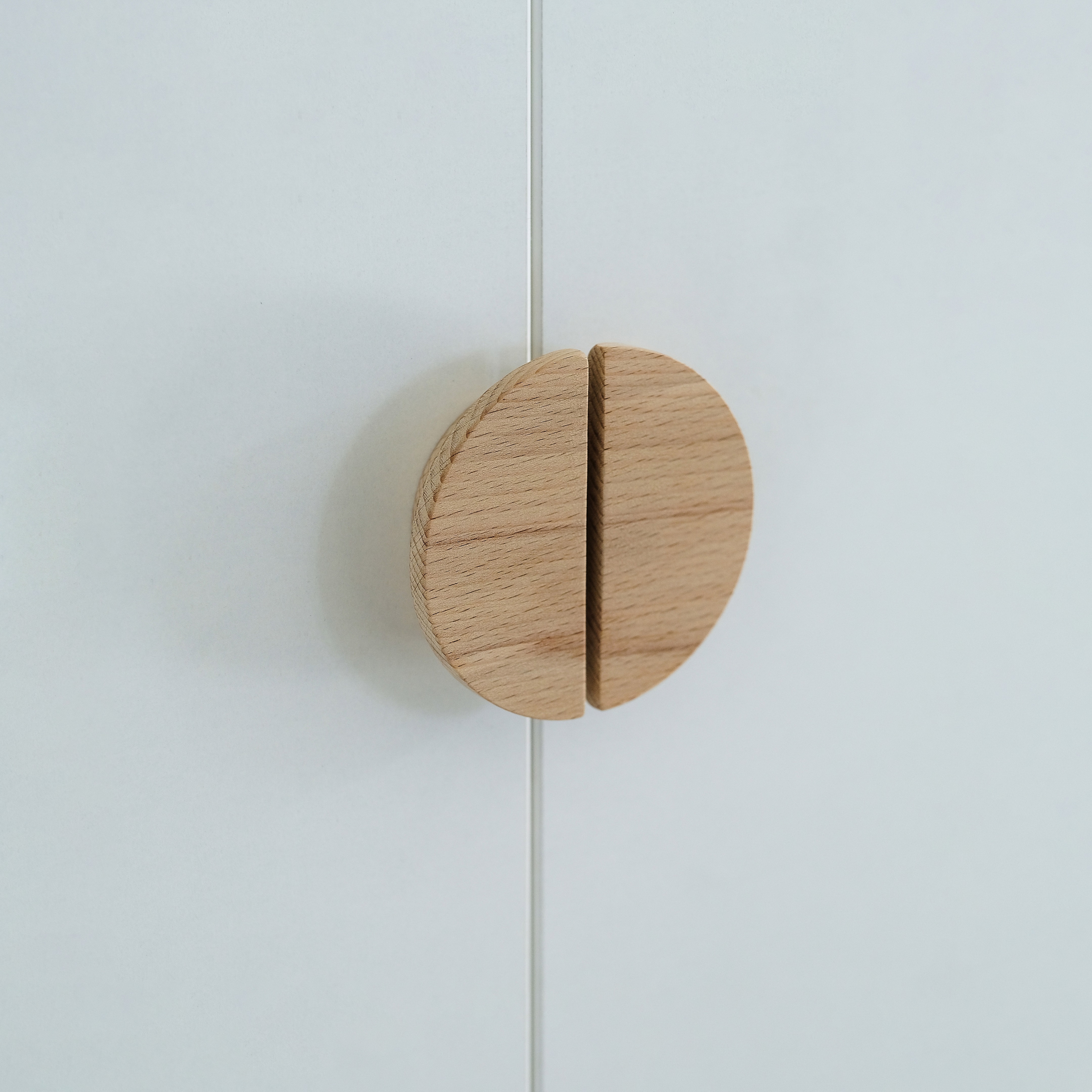 Ручка для мебели деревянная кнопка