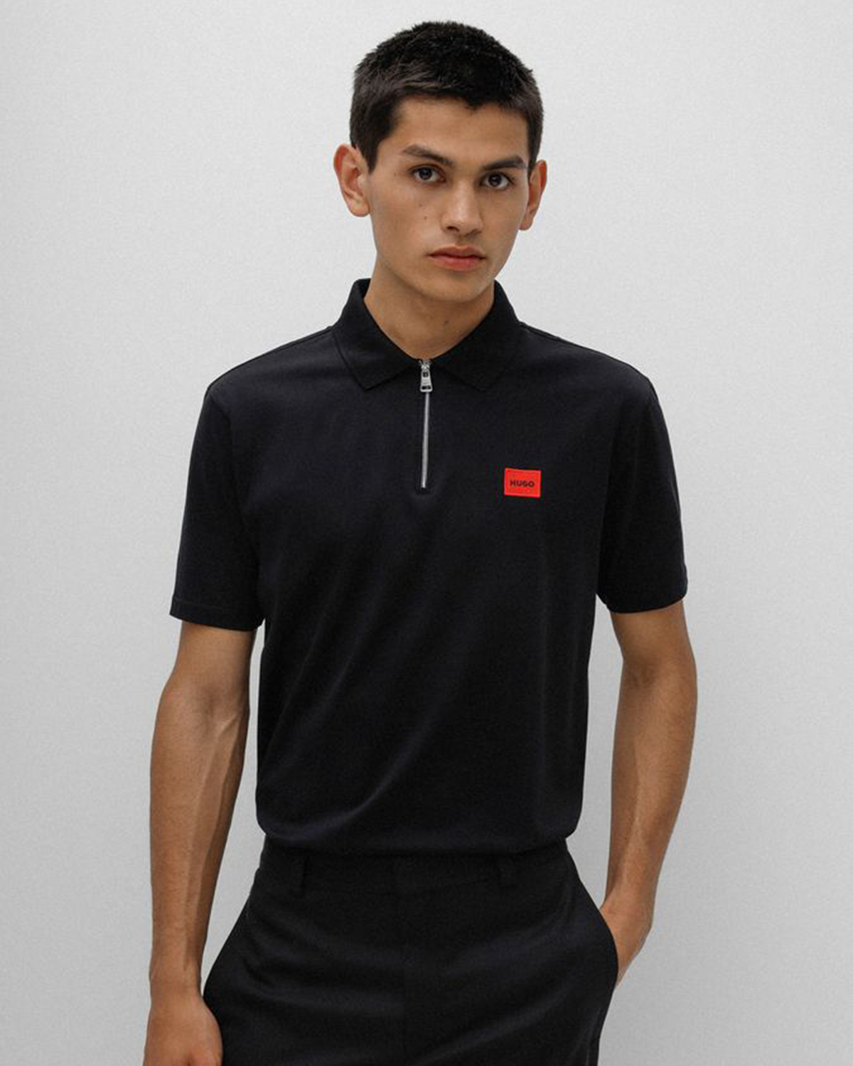 Hugo 52. Футболка Hugo Regular Fit, 2. Hugo поло мужское черное. Поло Хуго в рамке.