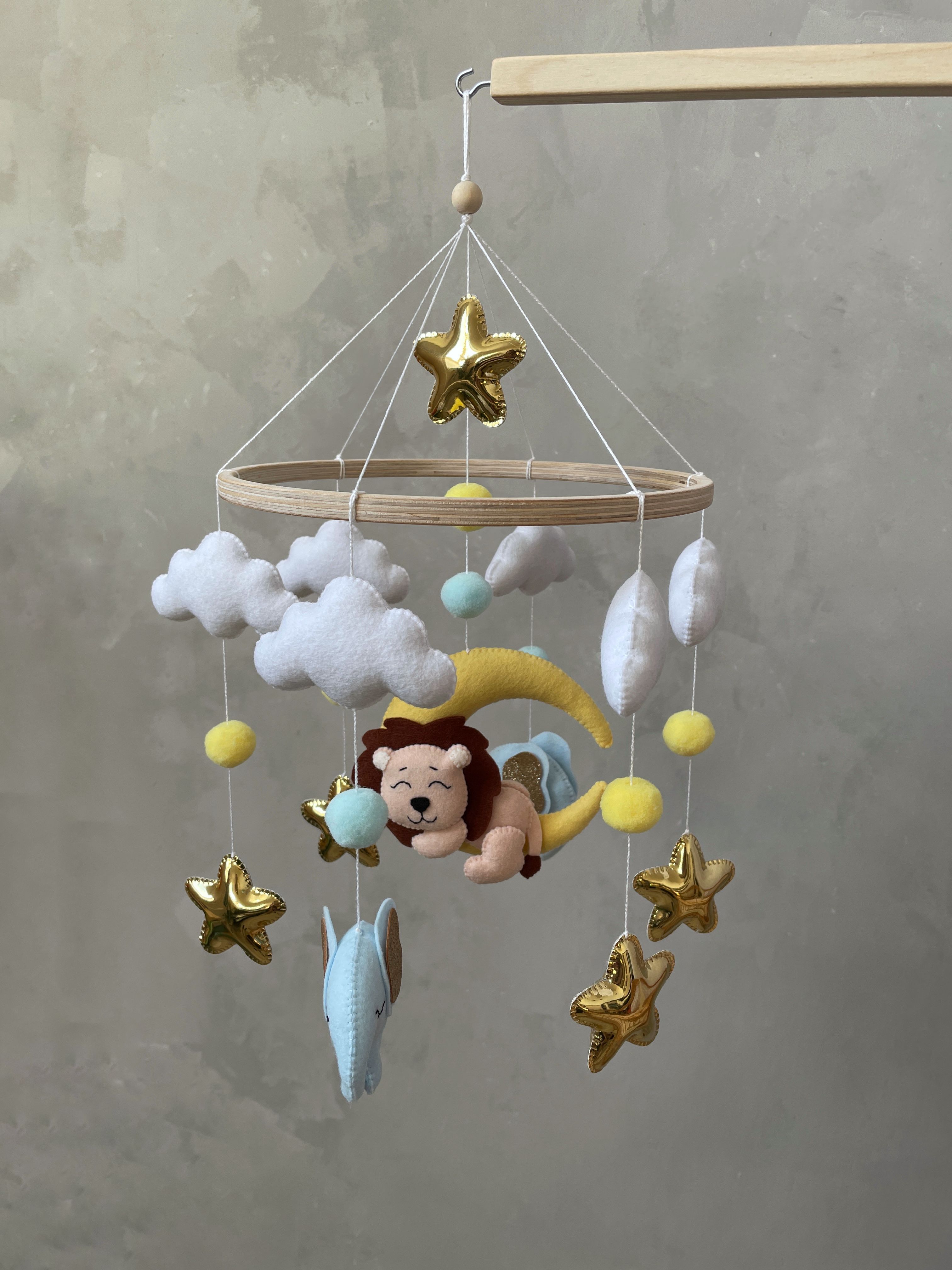День мобили. День мобили. Мобиль baby crib mobile. Мобиль с олененком. Мобиль для новорожденных.