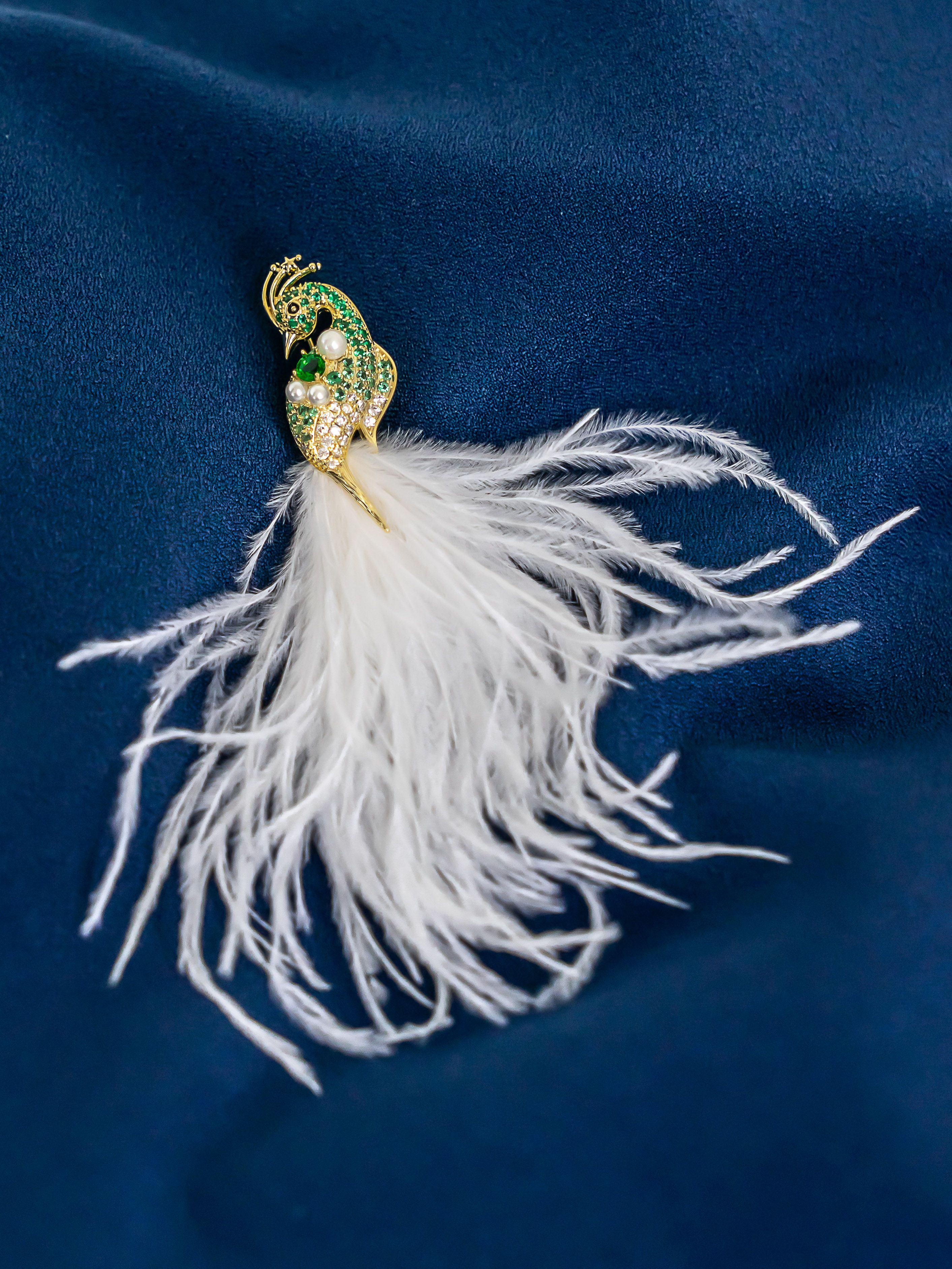 Броши с перьями