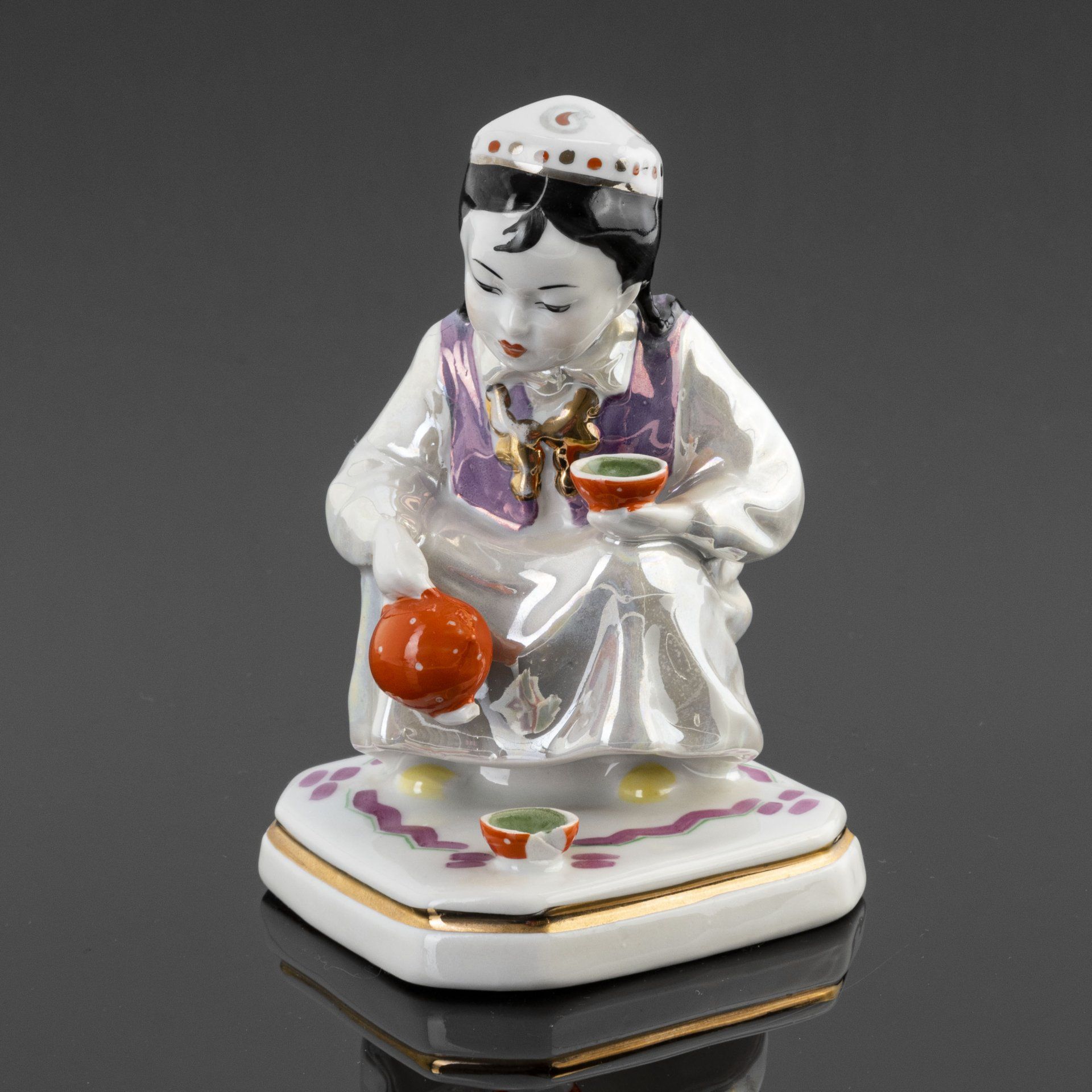 статуэтка узбечка с чайником