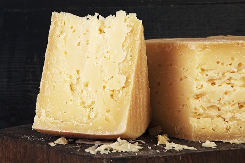 деревенский горный сыр твердый швейцария. сыр твёрдый альпийский. сыр альпийский брус антон палыч. сыр альпийский сливочный. сыр деревенский горный.