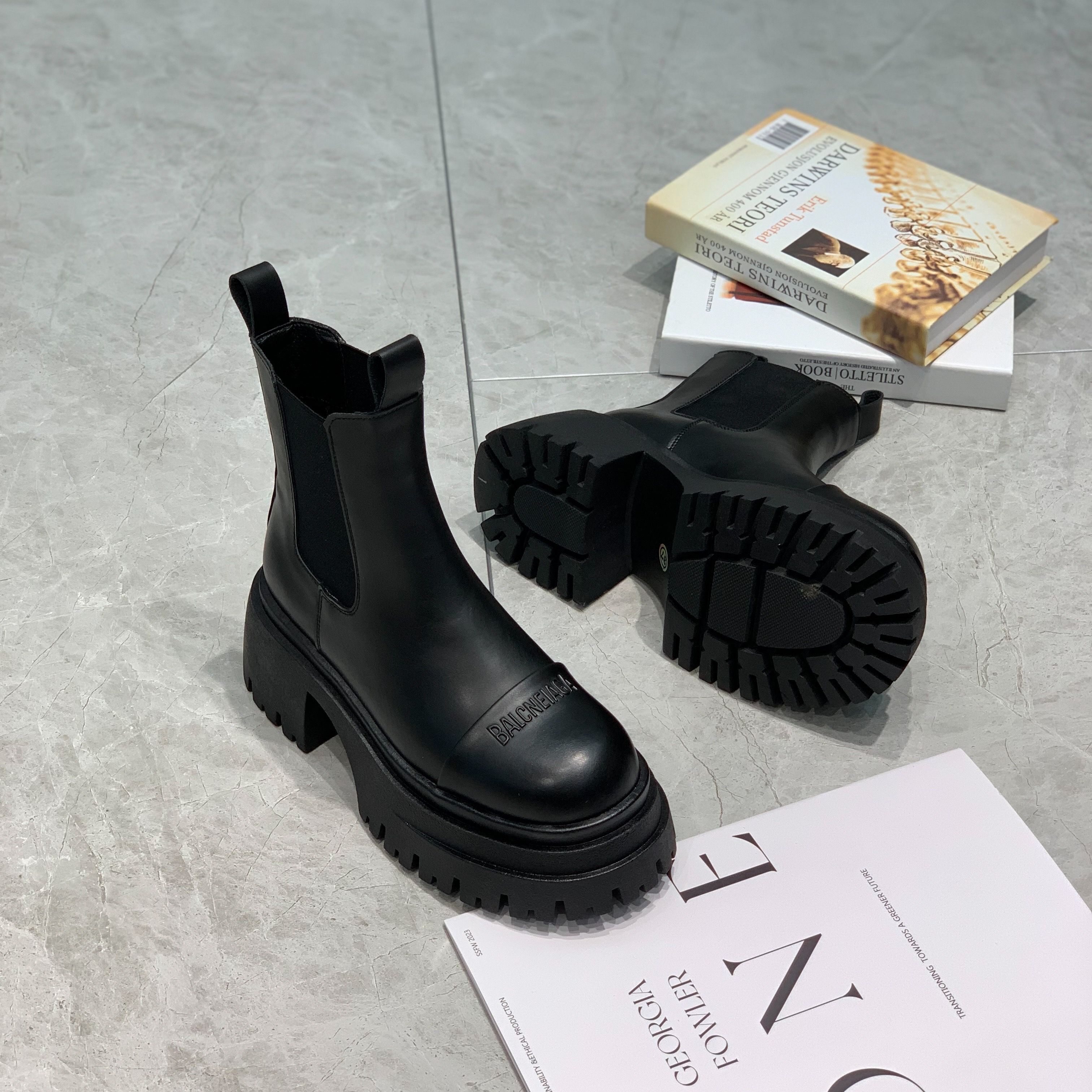 Ботинки Balenciaga - купить с доставкой по выгодным ценам винтернет-магазине OZON (1222692847)