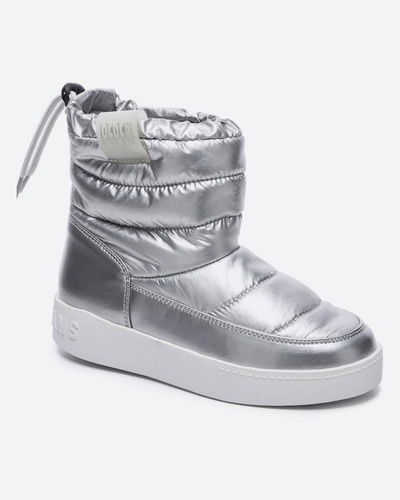 Образы с дутиками. Мужские дутики зимние адидас с джинсами. Зимний лук с дутиками. Джинсы дутики. Сапоги дутики тренд 2021.