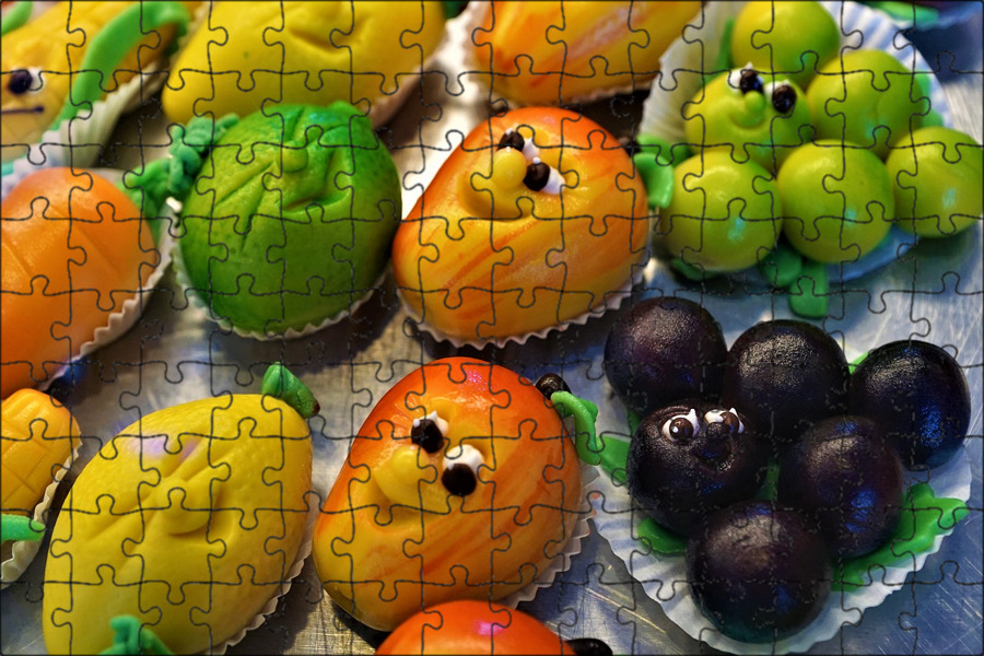 Марципан сайт. Марципановые фрукты. Фрукты из марципана. День марципана. Марципановые конфеты фрукты.