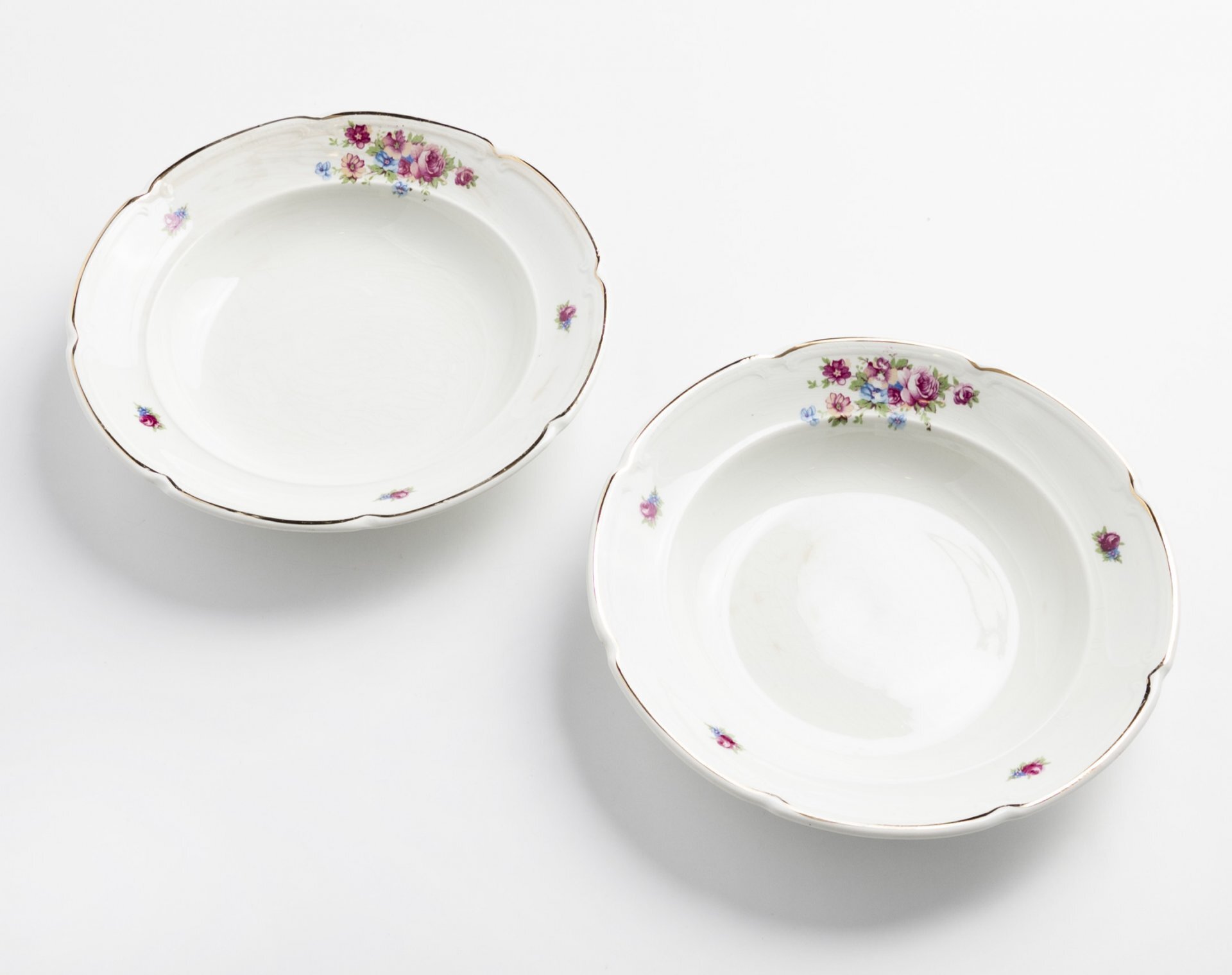 Чайный сервиз добрушский фарфоровый завод. Чашка корнилов. Тарелки с голубым рисунком. Декоративная вазочка. Фарфор благовещенск рб.