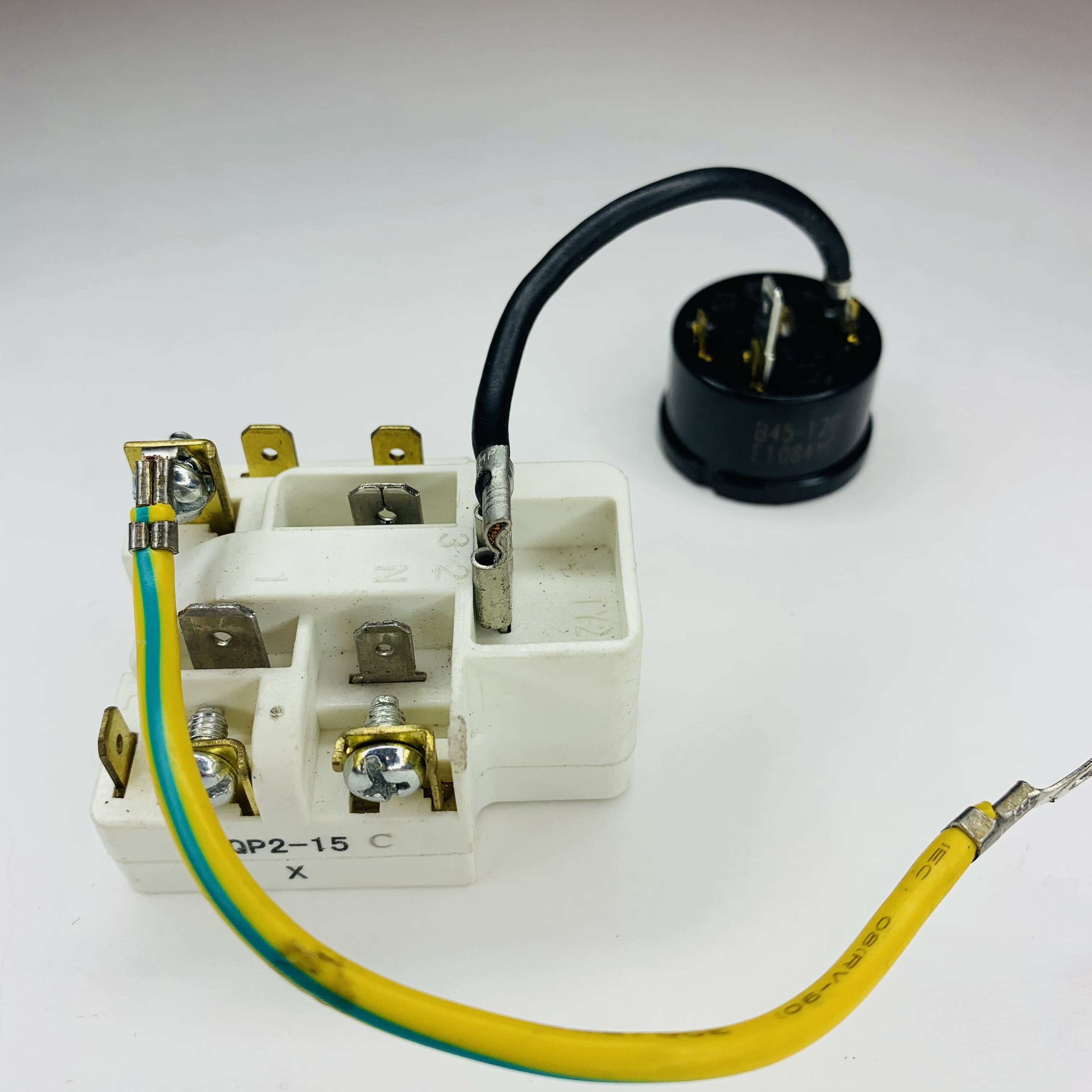 Реле пускозащитное компрессора для холодильника океан 304. Пусковое реле для электродвигателя 220 вольт. Реле 103n0021 данфосс. Проверить пусковое реле компрессора. Реле на холодильник бирюса 18с.