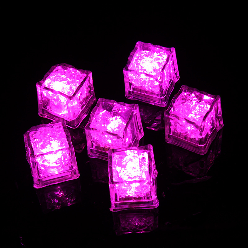 Светящаяся кость. Светодиодные кубики льда. Светящиеся кубики льда. Светящийся кубик. Ледяные светящиеся кубики.