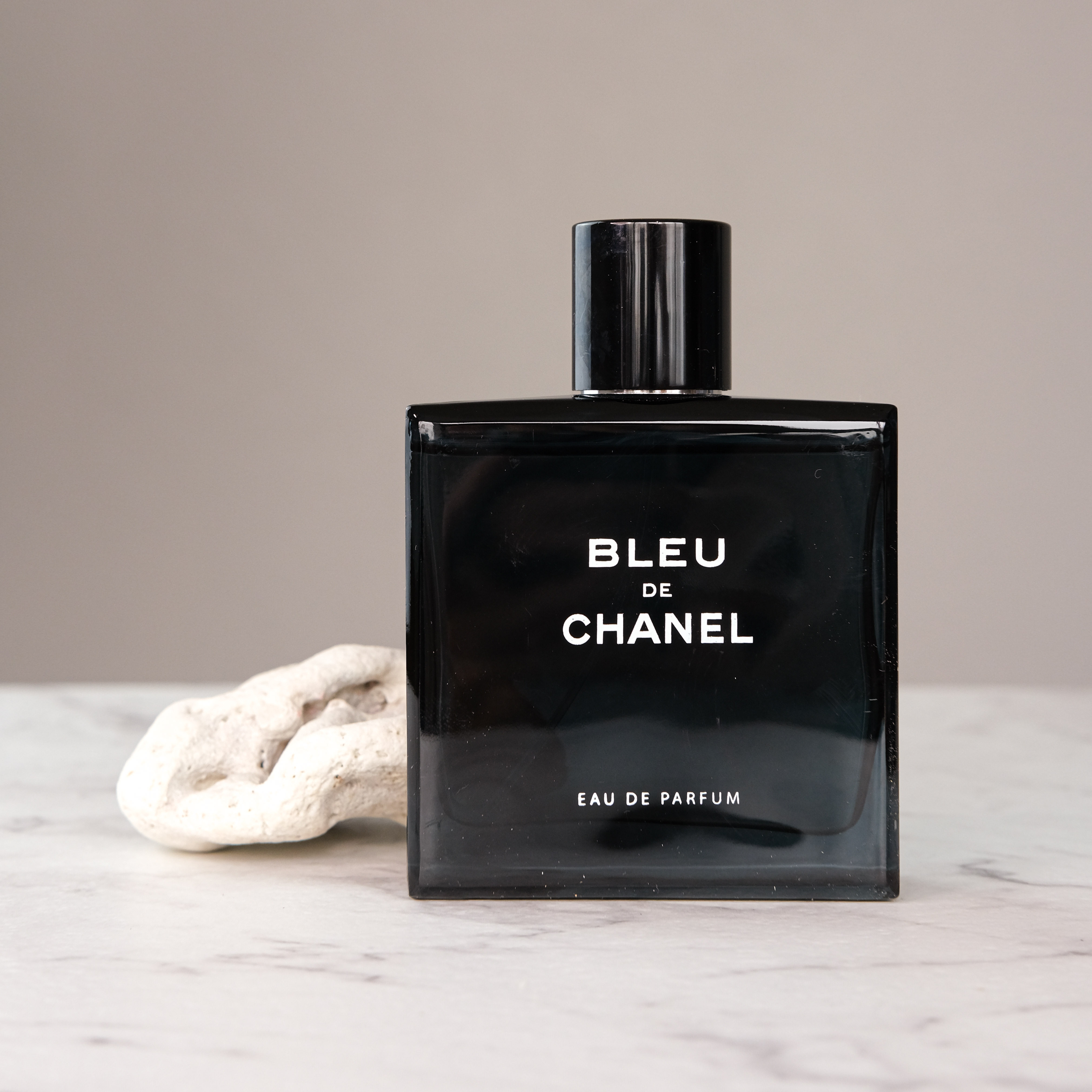 Мужской парфюм блю де шанель. Chanel Blue EDP 100 ml. Коко Шанель духи мужские. Блю де Шанель мужские парфюмерная вода. Шанель мужские духи Эссенс.