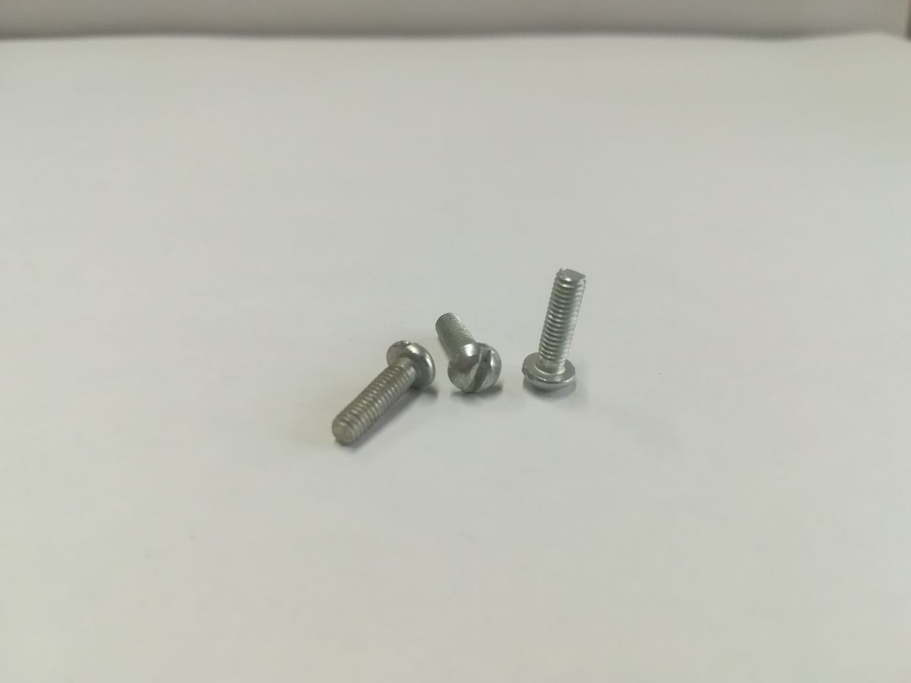 Болт медный м8. Скоба под болт м6 Renault 7703046134. Болт м6 Renault 7703017104. Renault 7703002882 болт м6. Медный болт м10.