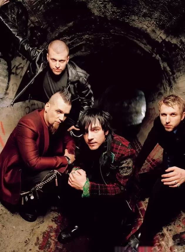 Три дейс грейс. Tdg never too late. Three days grace рок группа. Three days grace 1997. Группа three days grace.