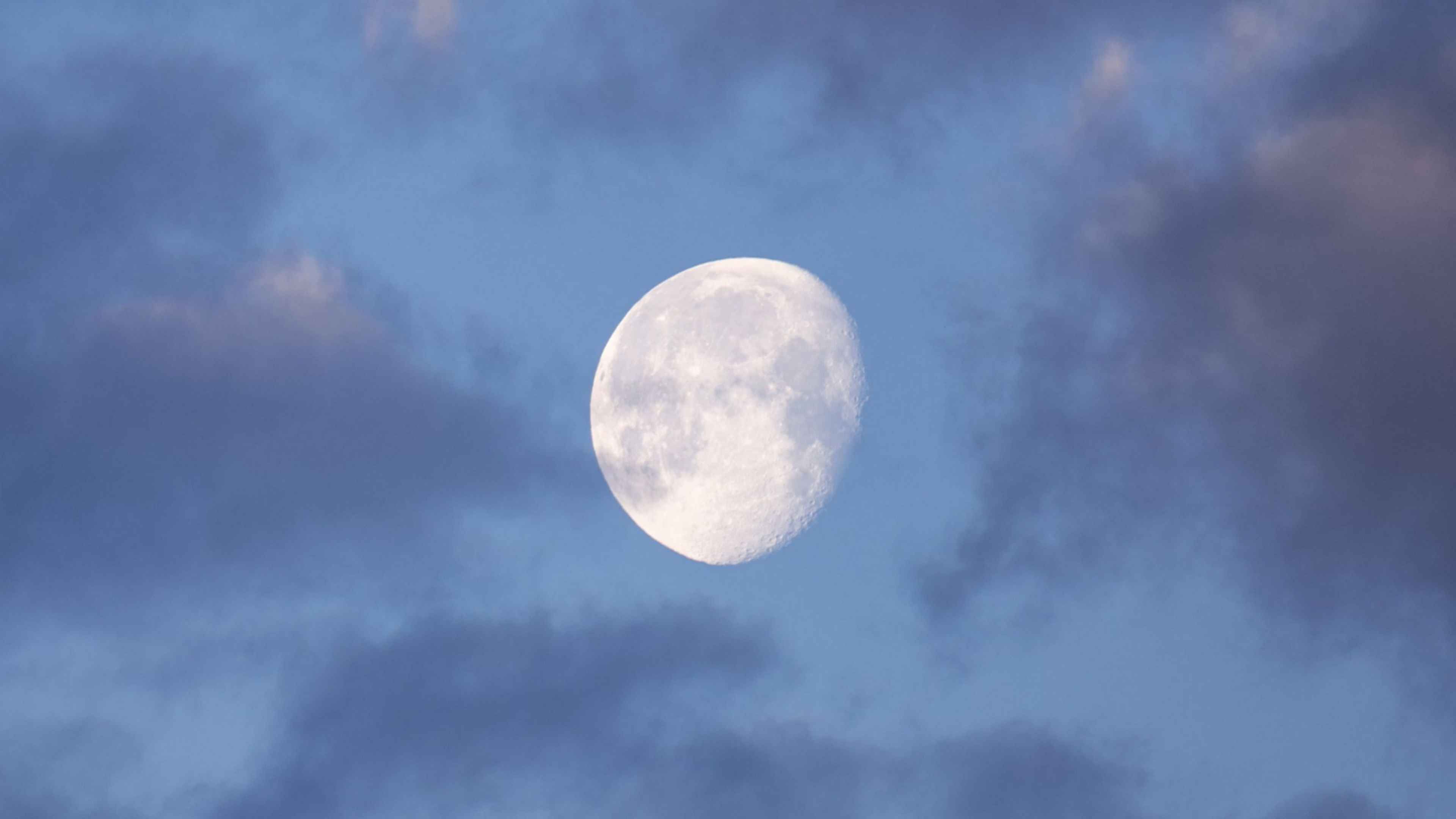 Песни а на небе луна. Луна на небе. Луна обои. Лунное небо. Разная Луна на небе.