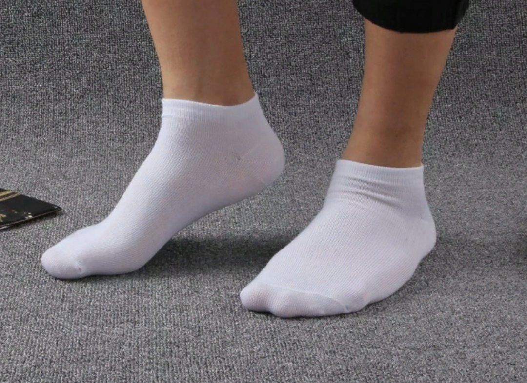 Белые носочки видео. Белые носки. Носки белые короткие. Носки женские белые. Белые носки мужские.