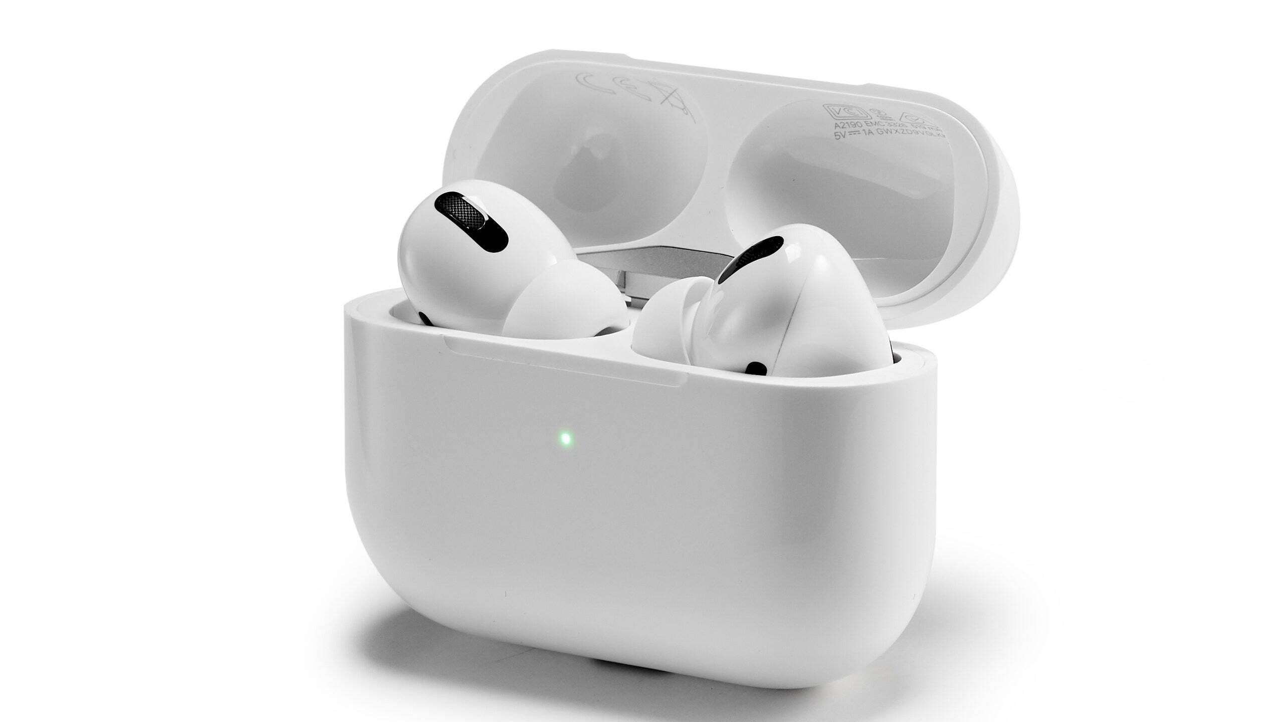 Apple airpods white