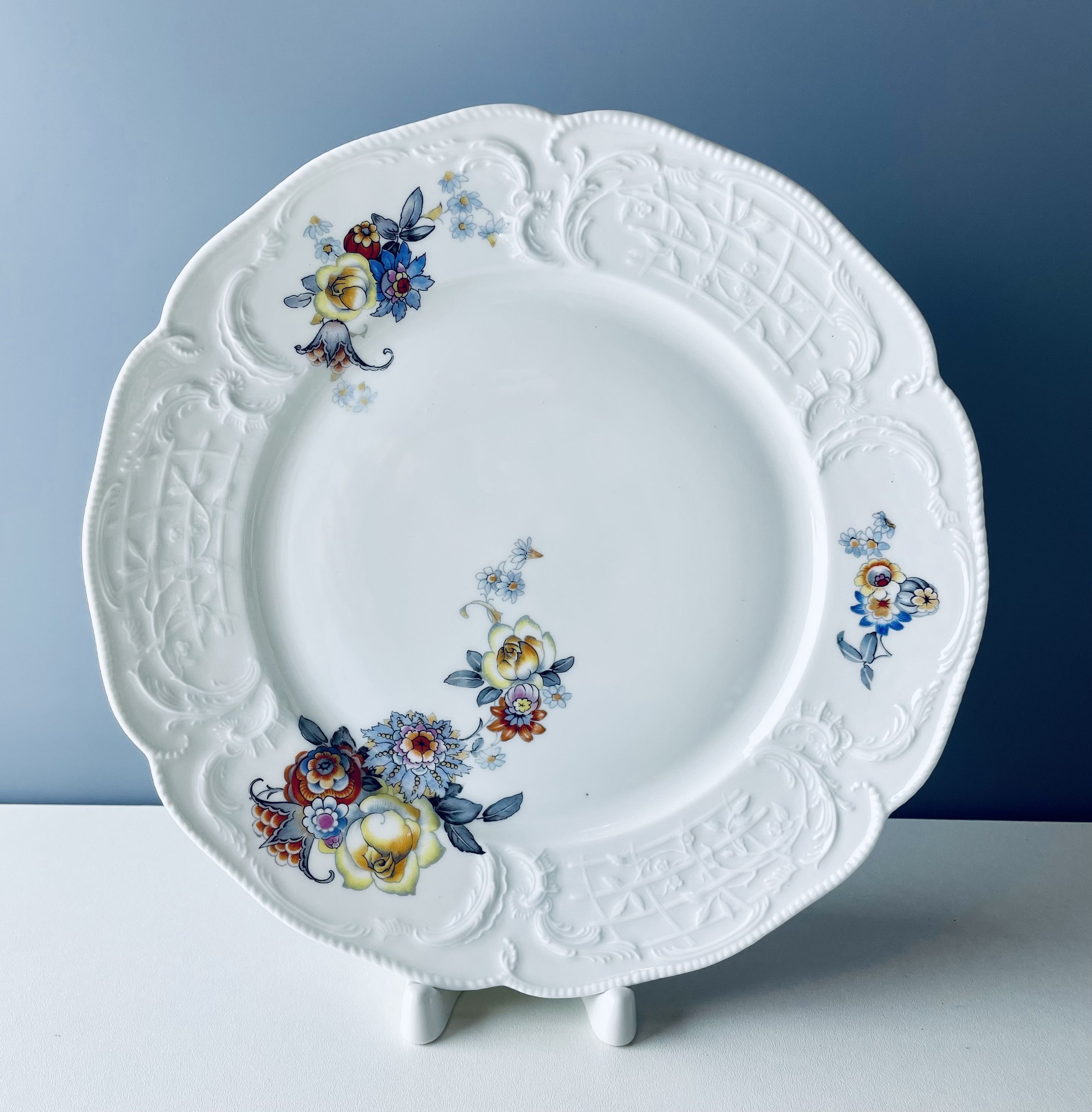 Розенталь фарфор. Rosenthal фарфор. Rosenthal фарфор тарелка версаче. Розенталь сан суси фарфор. Старинный столовый сервиз rosenthal-versalles.