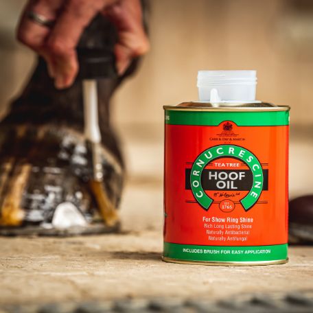 Средство для копыт с маслом чайного дерева Tea Tree Hoof Oil CDM 500 мл