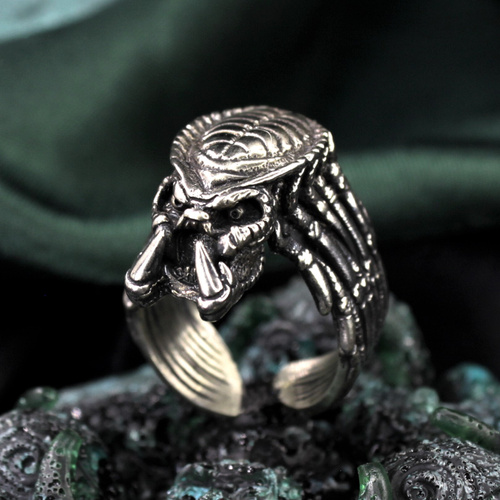 украшать хищника. Neca toys predator 2 battle damaged city hunter predator. кольцо с хищником и змеей. серьга с черепом чёрная. кольцо хищник серебро.