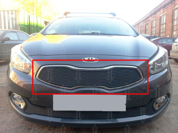 Защитная сетка радиатора верх черная Kia Ceed (2012-2015) / съемная ...
