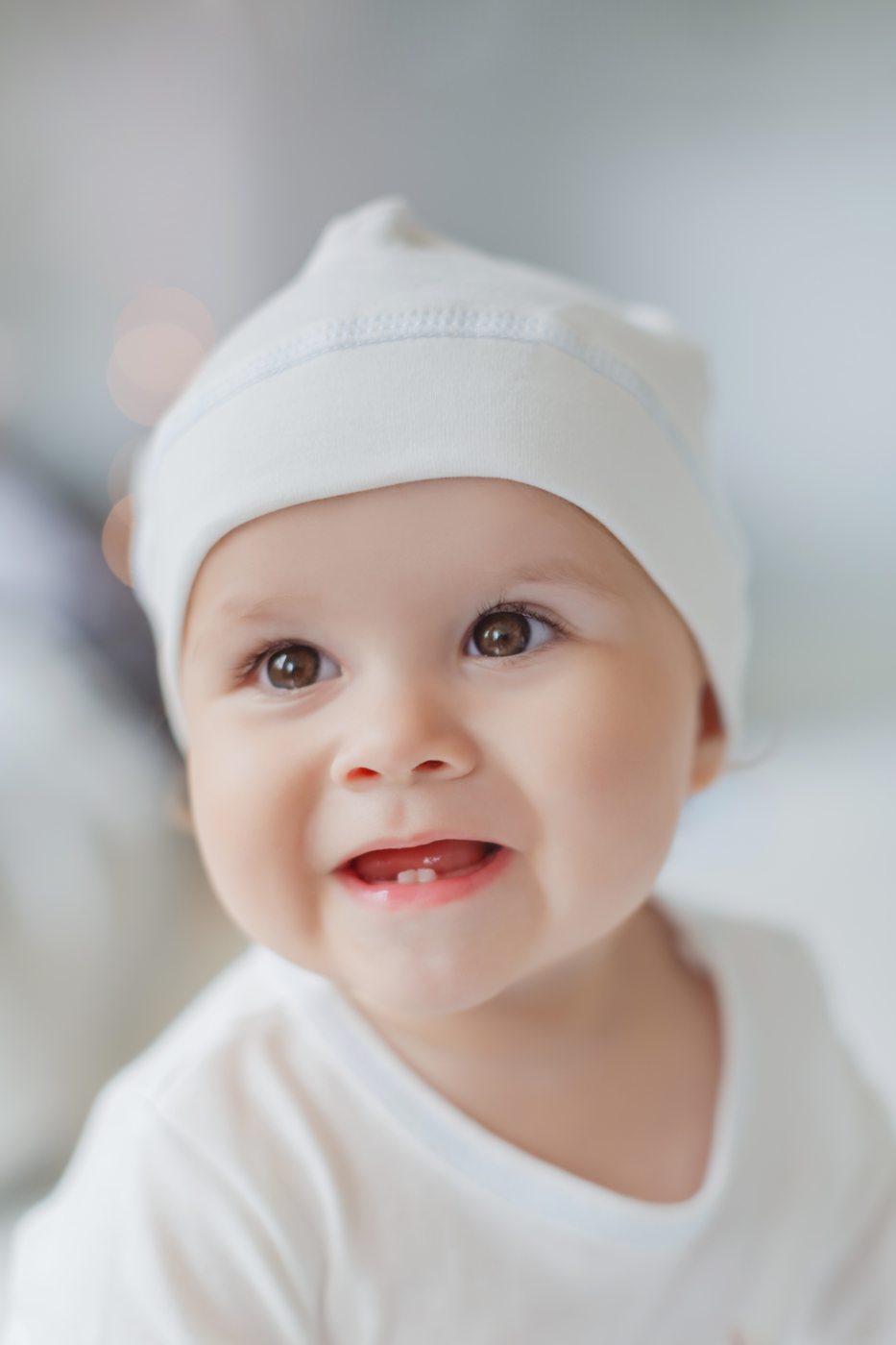 чепчик для крещения. чепчик для грудничка. чепчики для новорожденных. чепчик с ушками для фотосессии. ребенок в чепчике.