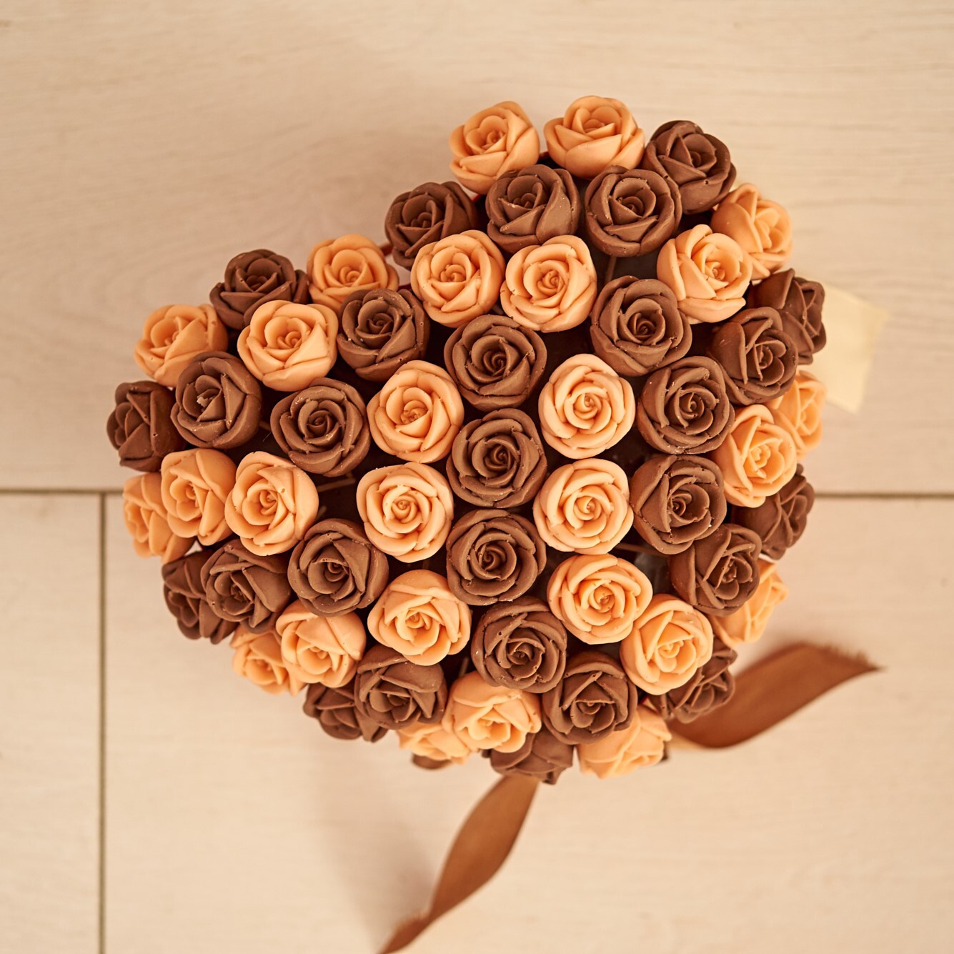 Букет с коричневыми розами