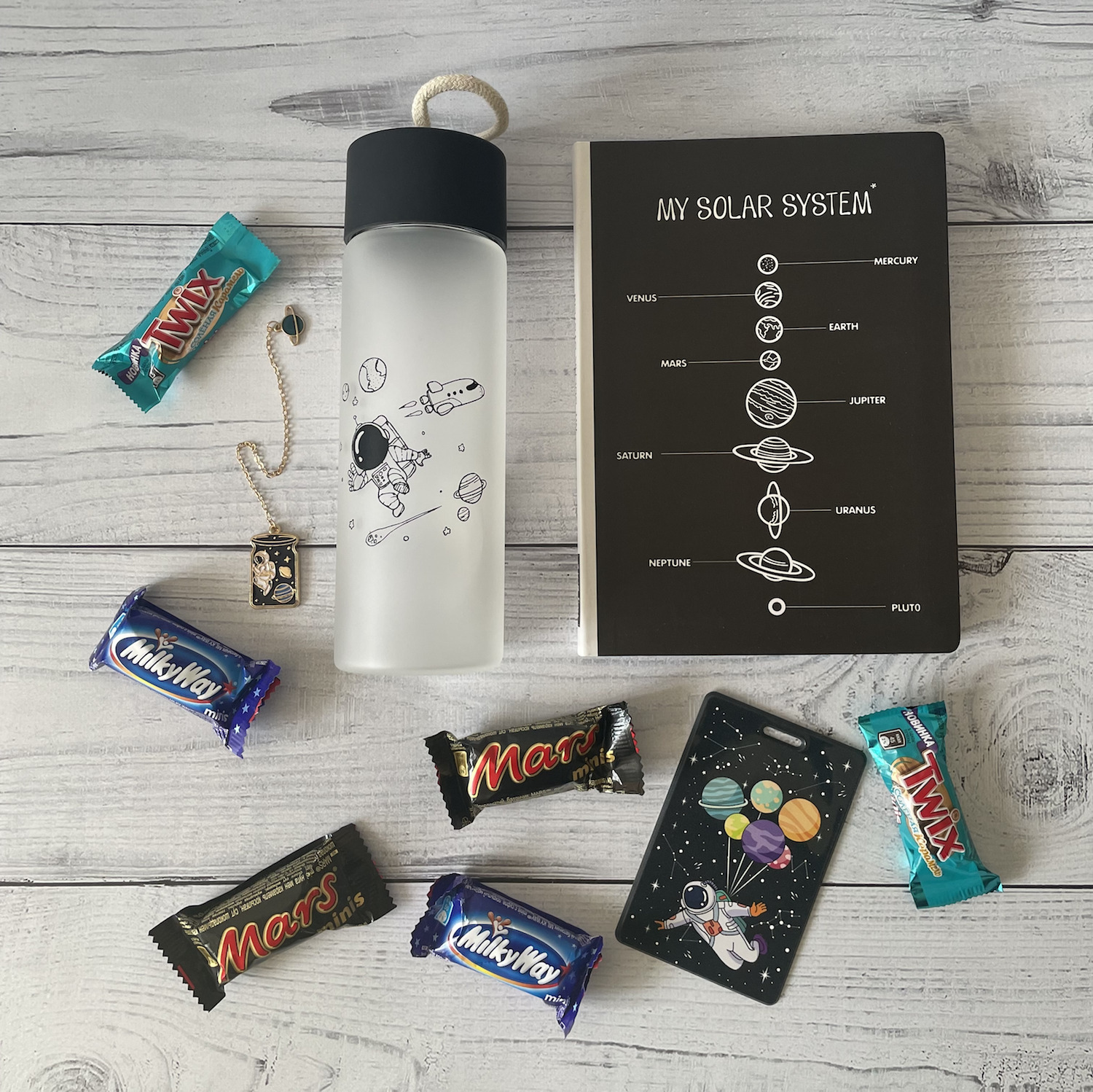 Космос надпись. Просто космос или сюрприз от натана. Космический шоколад. Подарок космос для девушки. Подарок космос.