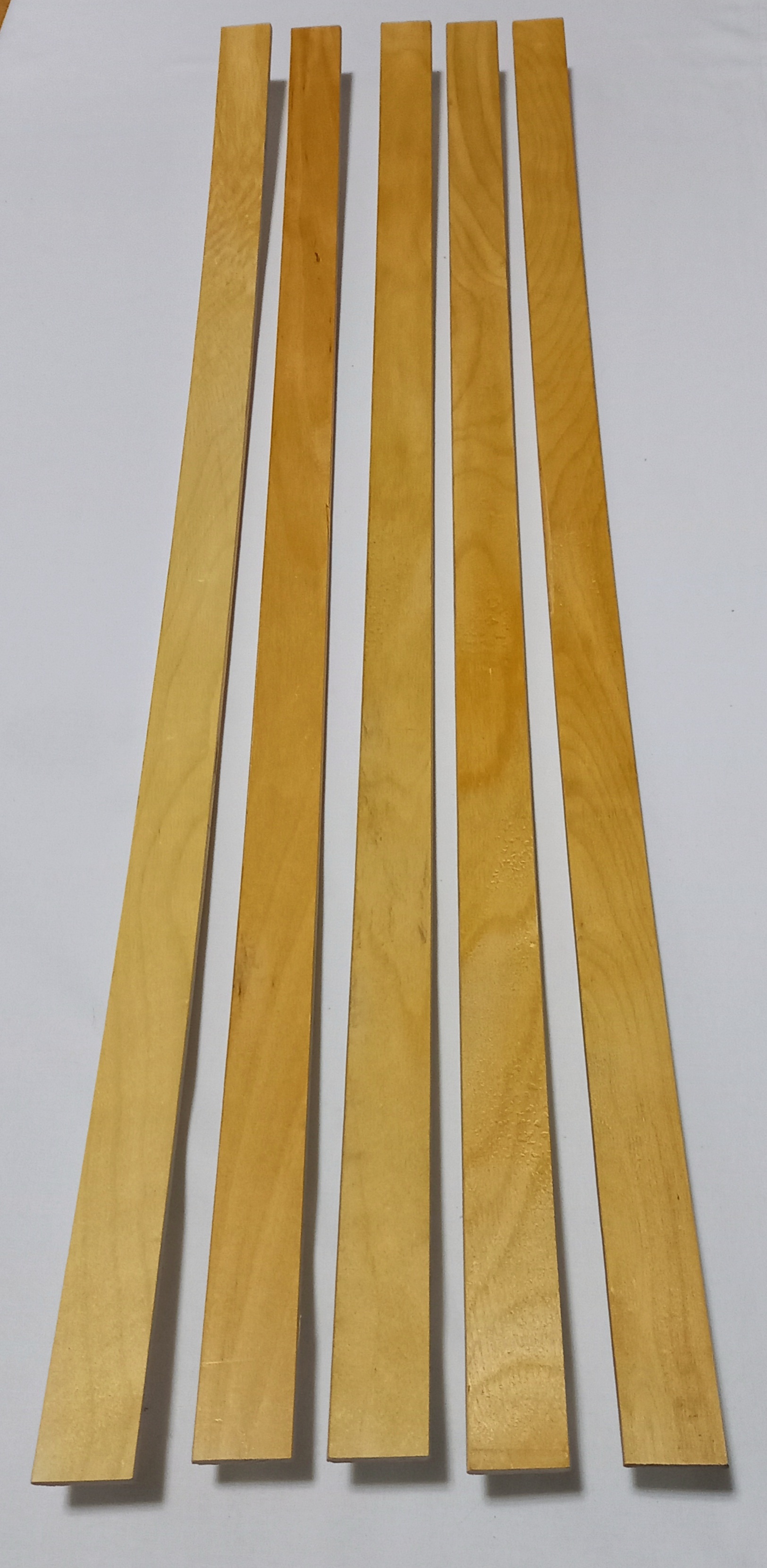 Балясина римская прямая 40х40х900 мм. Брусок 40х50х2200мм, сращ. ,б/с. Акустические шпонированные панели gustafs panel system. Узкие деревянные планки.